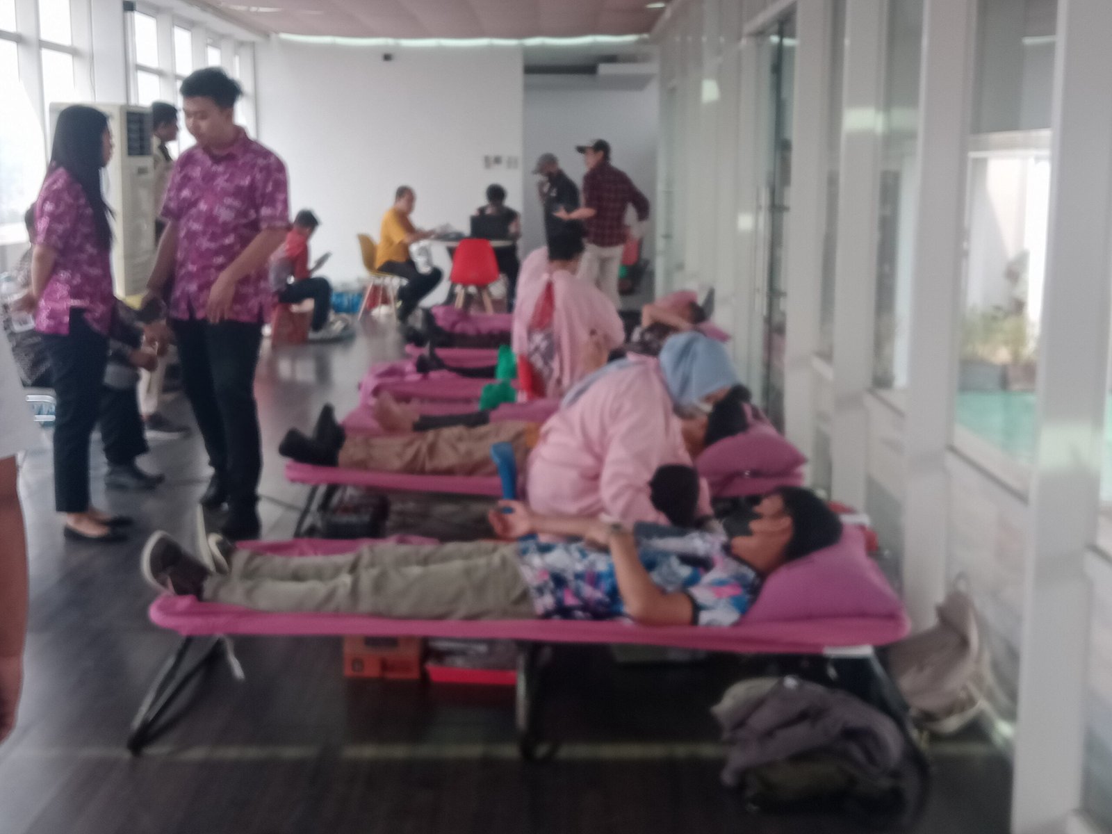 Peserta donor darah di kantor Ocean Network Express di gedung Suara Merdeka lantai 18 Jl. Pandanaran, Kamis (22/8/2024)